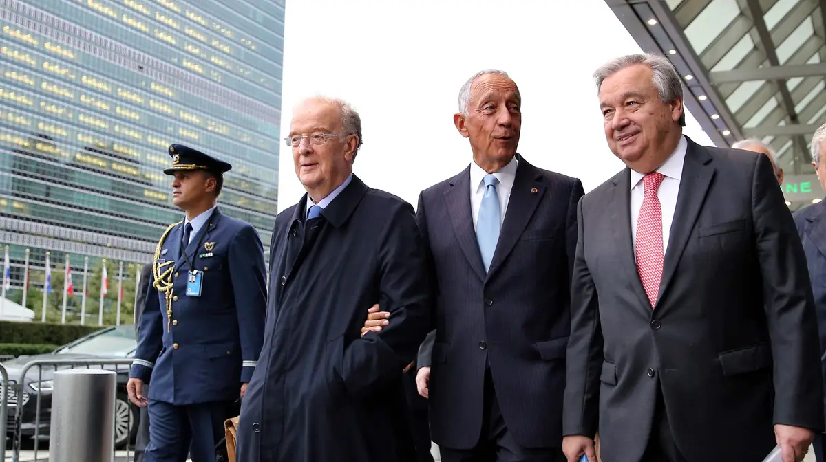 19 setembro 2016 - O Presidente da República, Marcelo Rebelo de Sousa, conversa com o candidato a Secretário-Geral da ONU, António Guterres, ladeado pelo antigo Presidente da República, Jorge Sampaio, durante uma caminhada na sede da ONU, em Nova Iorque.