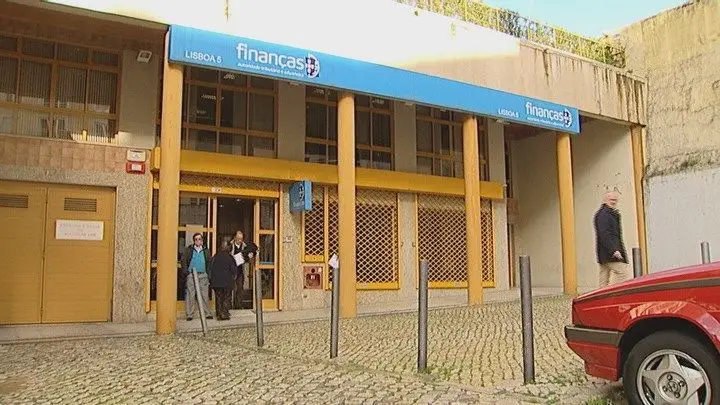 Contribuintes podem entregar o IRS em papel ou na internet