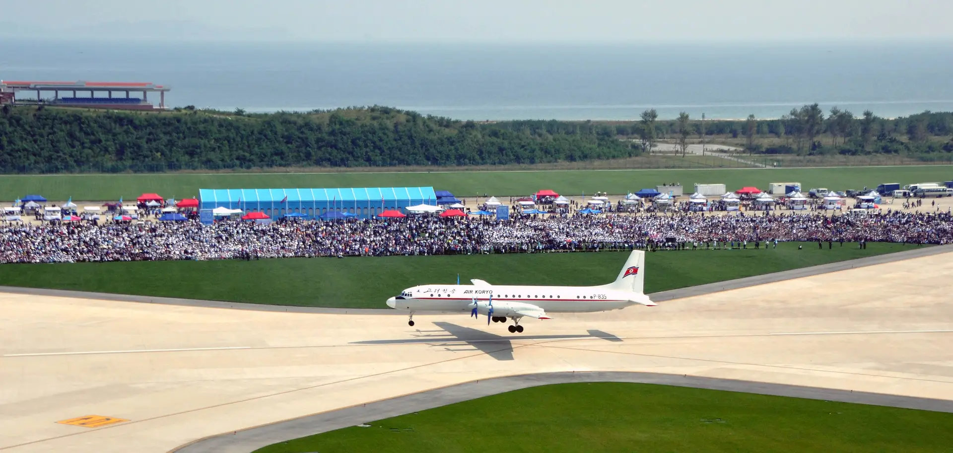 Acrobacias aéreas na Coreia do Norte