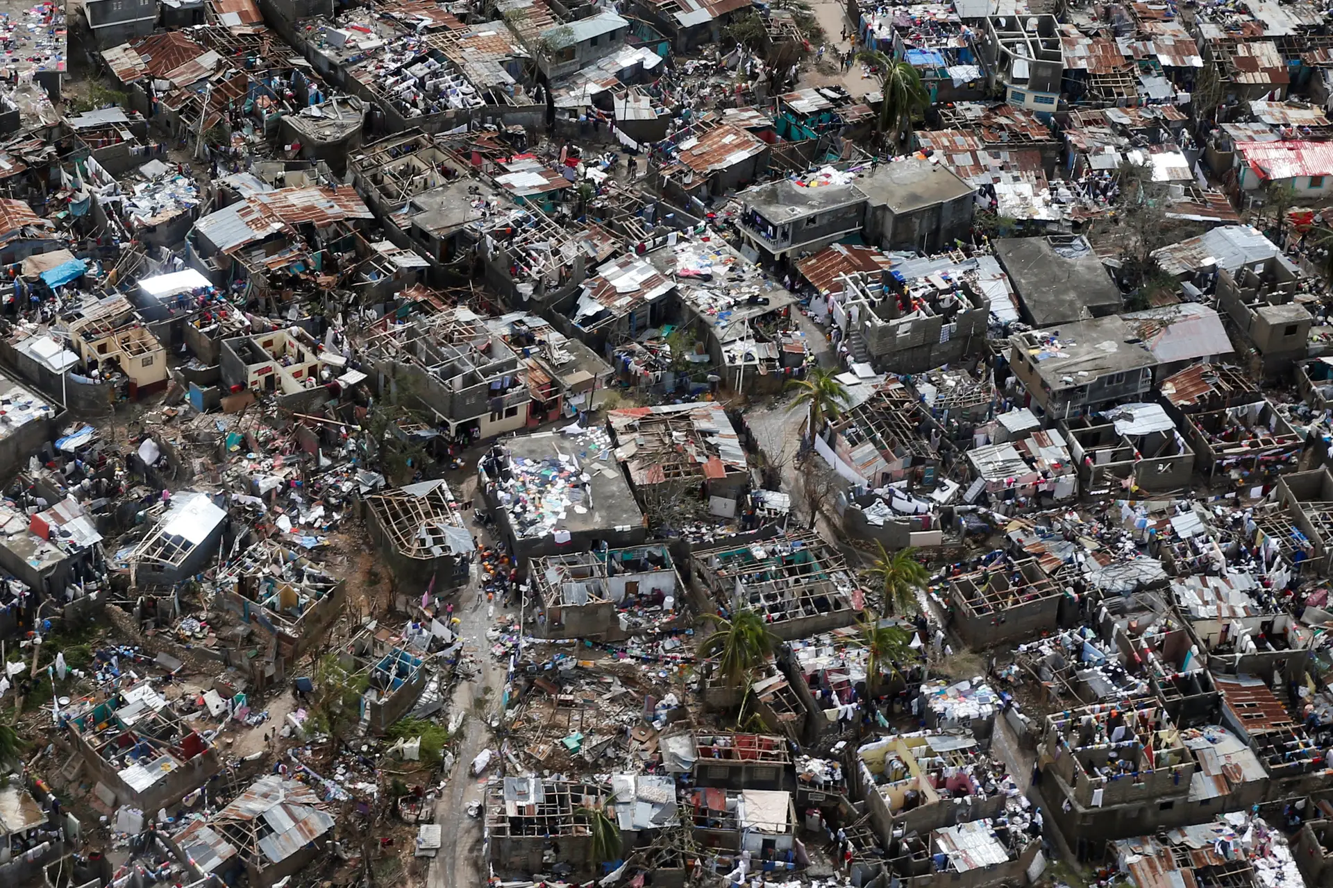 Pelo menos 400 mortos no Haiti à passagem do furacão Matthew