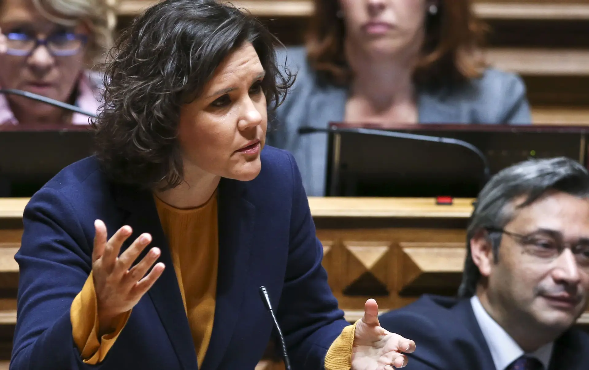 Assunção Cristas acusa Governo de "enorme ataque aos serviços públicos"