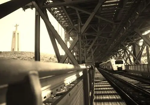 Governo e Fertagus estendem concessão da ferrovia na Ponte 25 de Abril