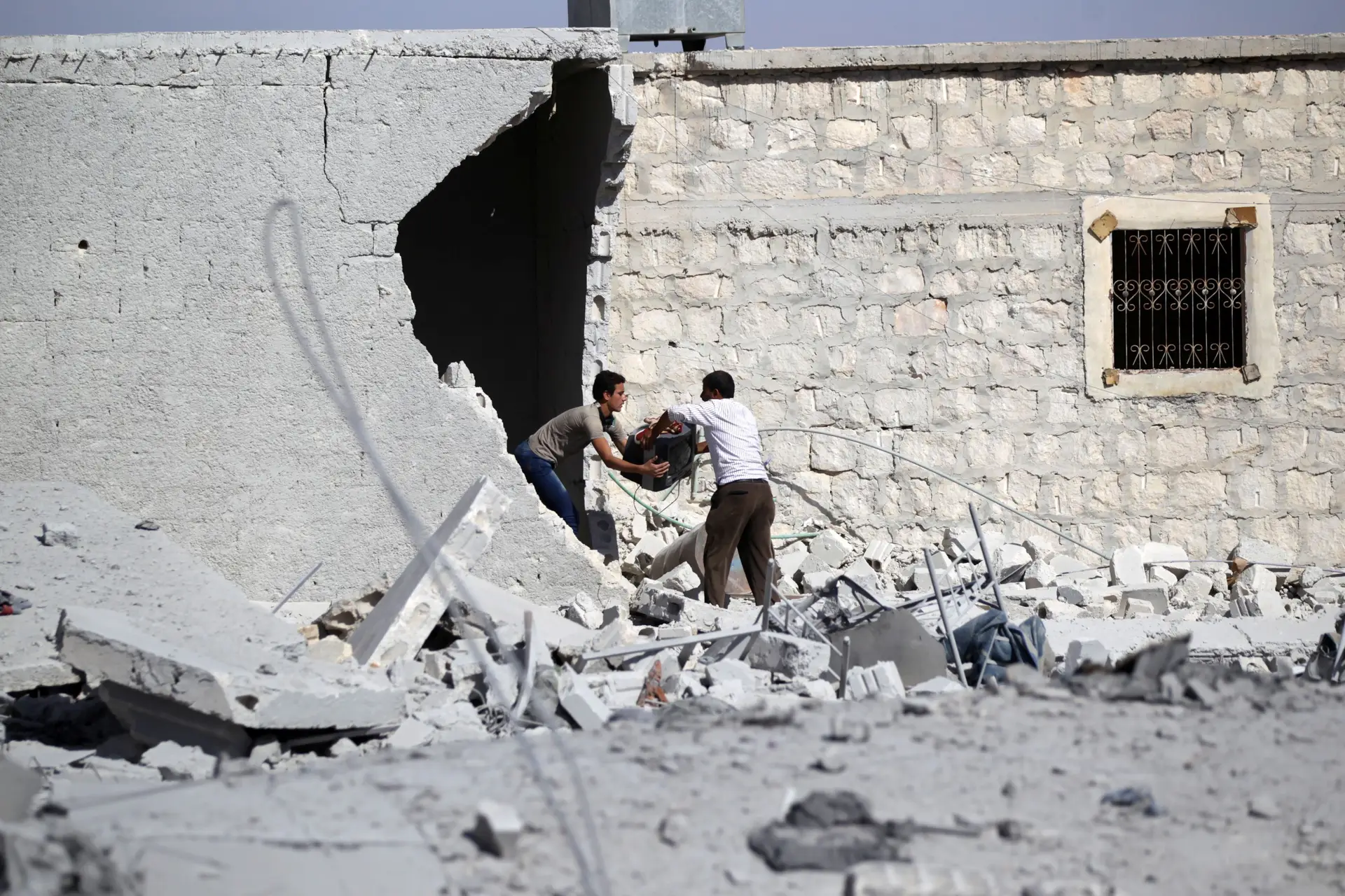 Bombardeamentos contra Alepo suspensos 48 horas antes da trégua humanitária