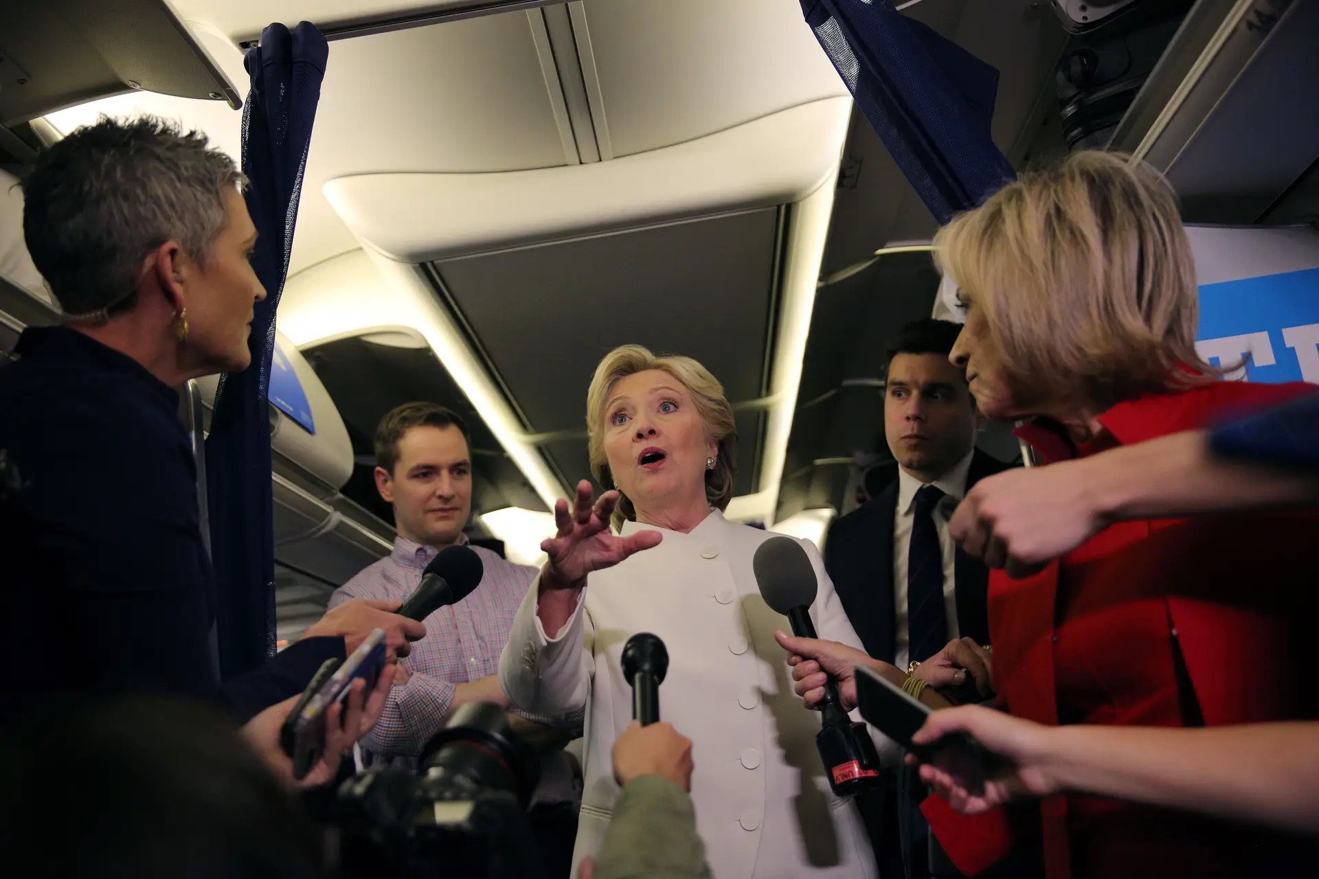 FBI investiga novos emails da conta privada de Hillary Clinton