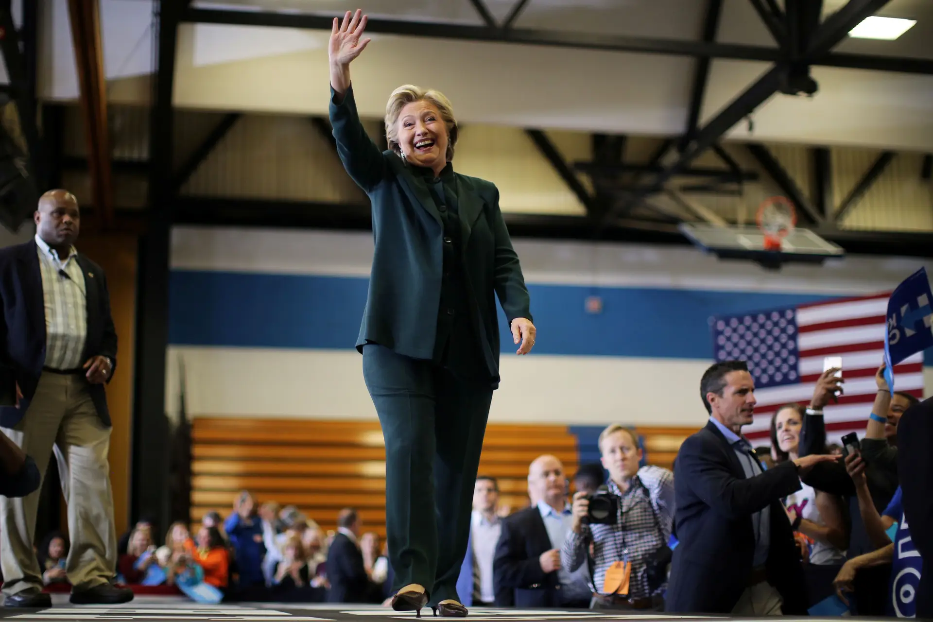 Sede de campanha de Hillary evacuada devido a envelope com pó branco