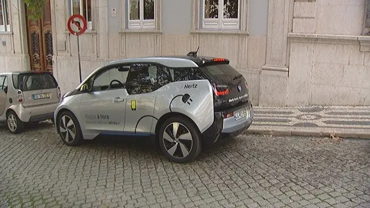 Famílias e empresas podem candidatar-se a apoio para a compra de carros elétricos