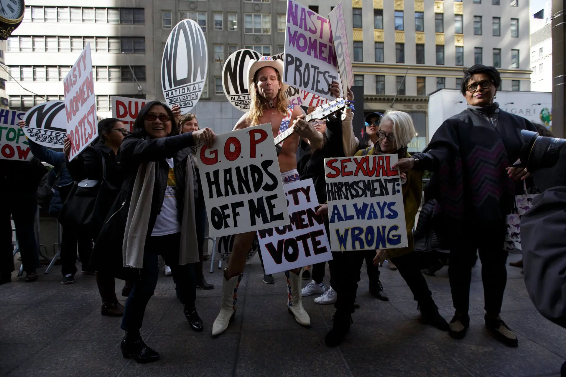 Dezenas em protesto anti-Trump em Nova Iorque
