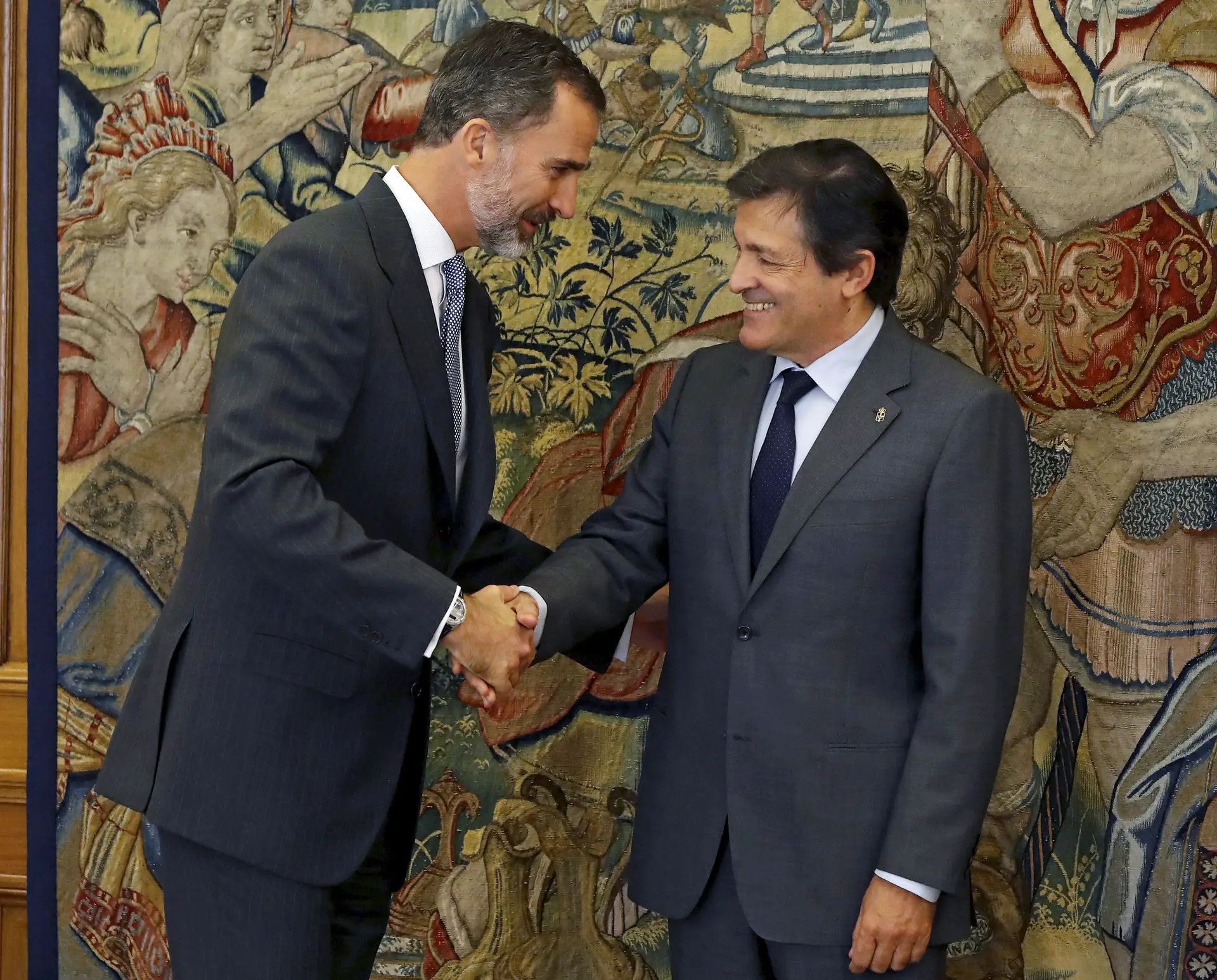 O líder interino do PSOE, Javier Fernandez, encontrou-se ontem com o Rei de Espanha.
