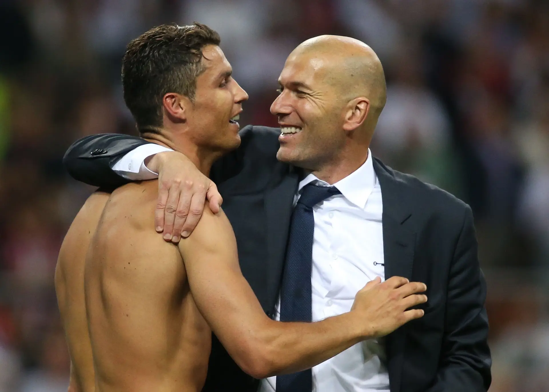 Zidane diz que Cristiano Ronaldo "merece claramente" ganhar Bola de Ouro