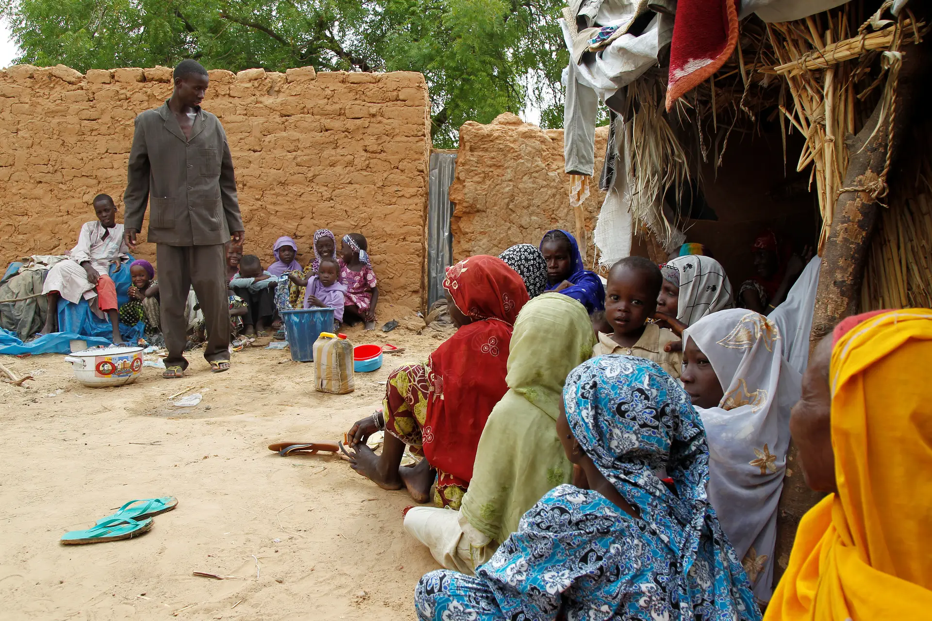 Human Rights Watch acusa polícias e soldados de violarem refugiadas na Nigéria