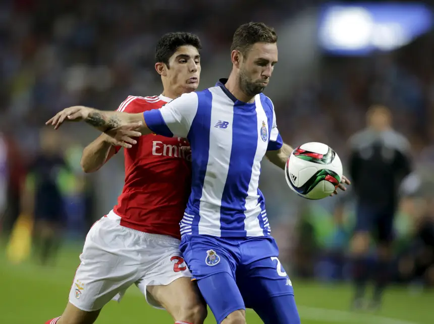 SIC Notícias | FC Porto e Benfica defrontam-se hoje no Dragão