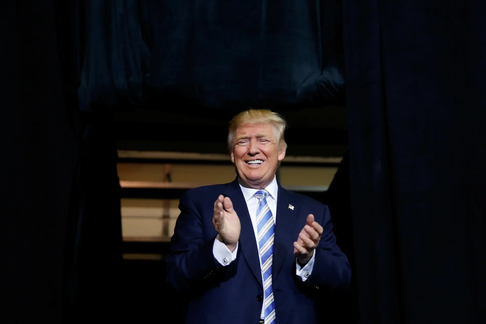 Trump espera vencer para acabar com "corrupção institucional em Washington"