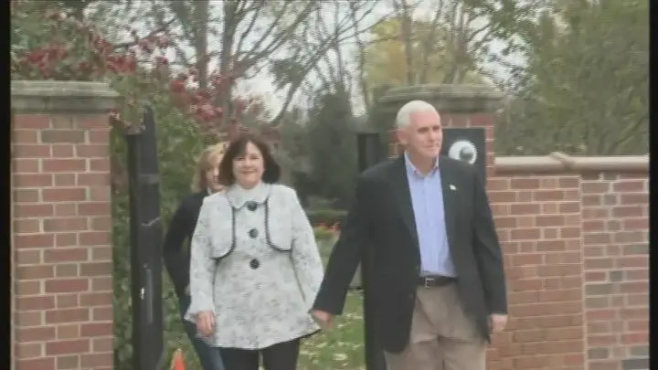 Mike Pence votou acompanhado da família