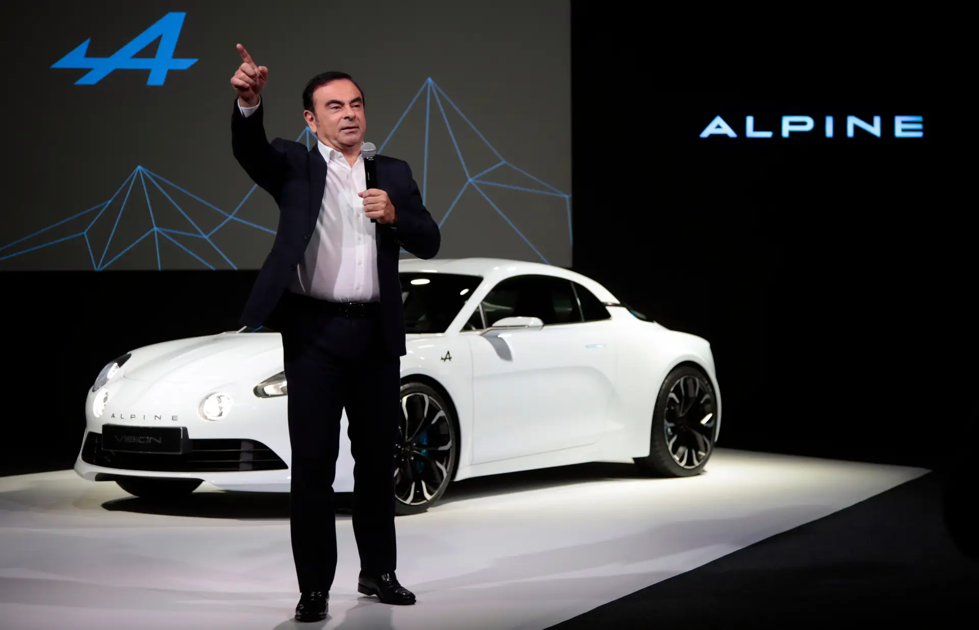 Carlos Ghosn demite-se, Jean-Dominique Senard deverá ser o novo presidente da Renault