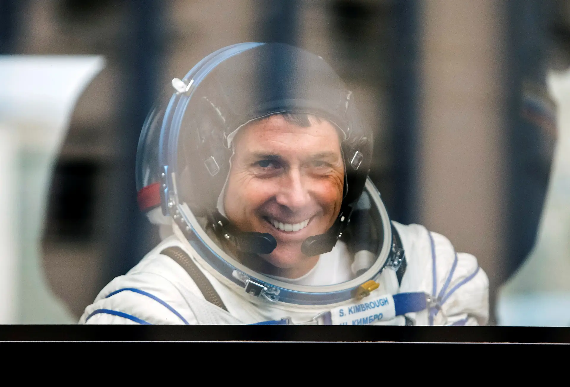 Shane Kimbrough, de 49 anos, está na EEI com dois astronautas russos.