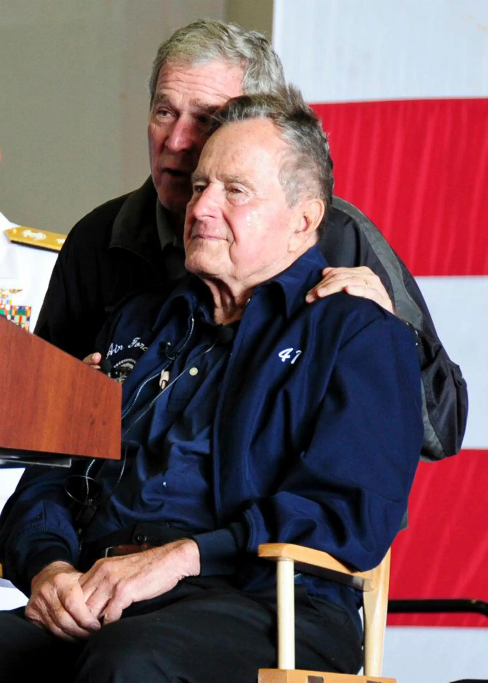 Na imagem, Bush filho e pai. (Arquivo)