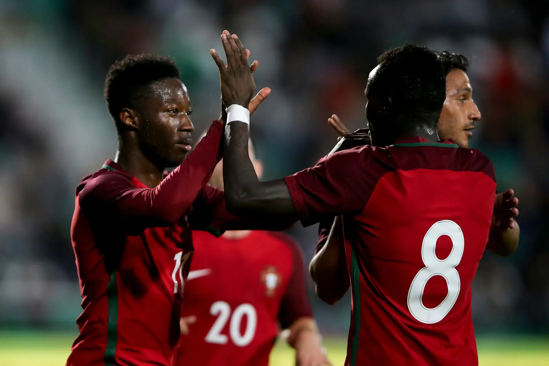 Carlos Mané (E) marcou os dois primeiros golos da equipa portuguesa.