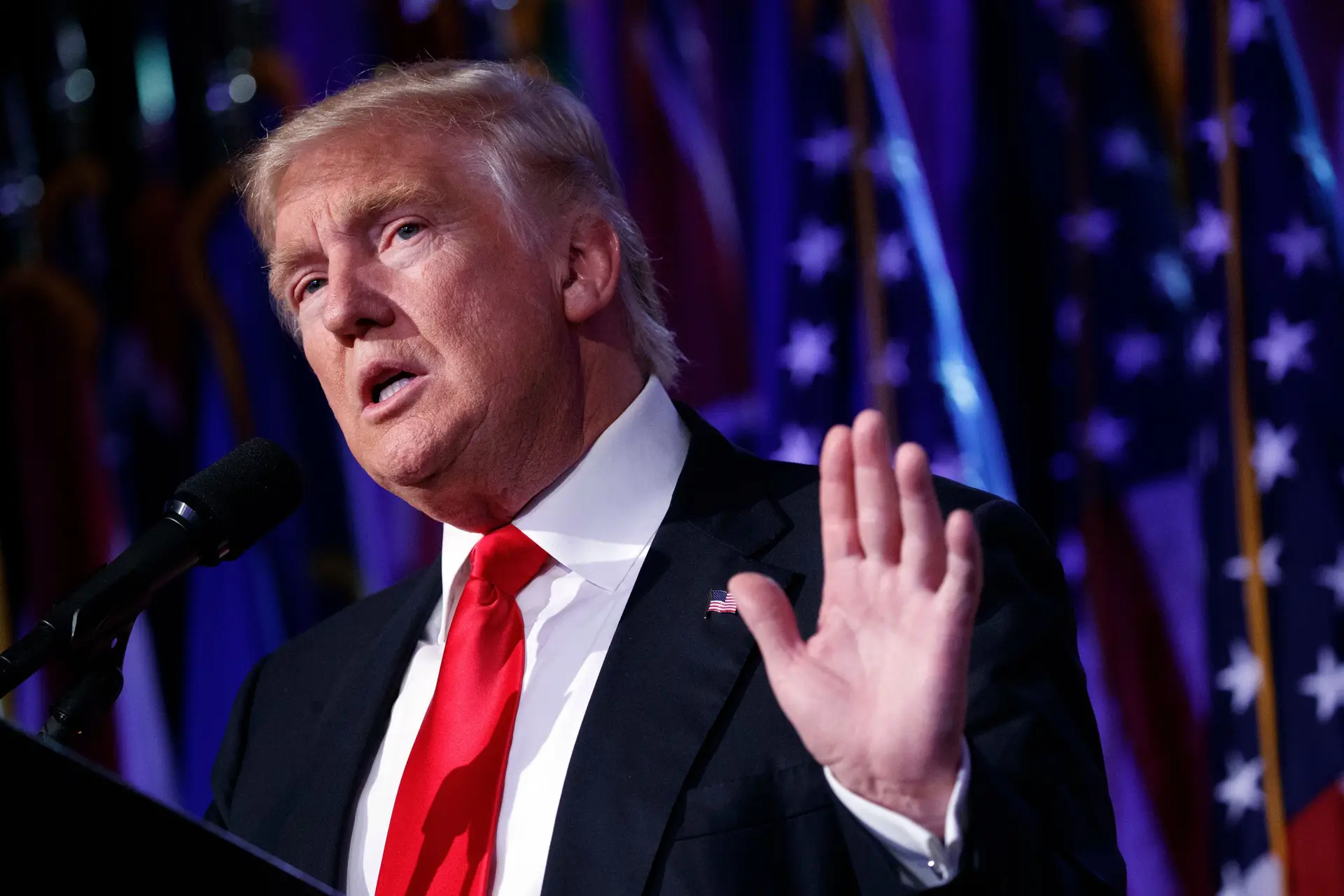 Primeiros contactos de Trump são com líderes da extrema-direita britânica e francesa