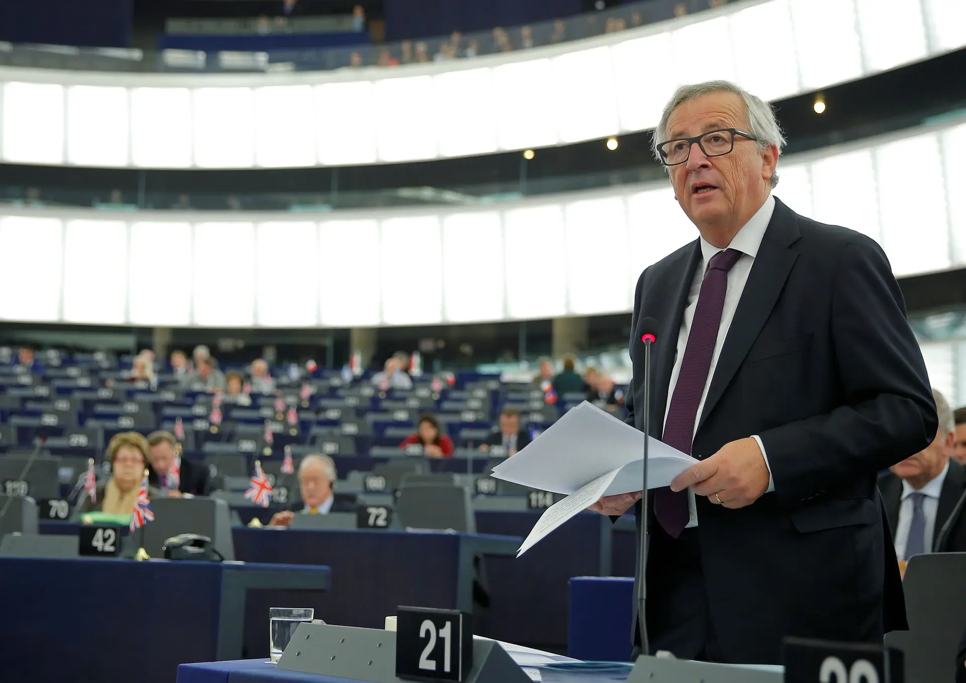 Jean-Claude Juncker diz que Europa perde um pouco de si