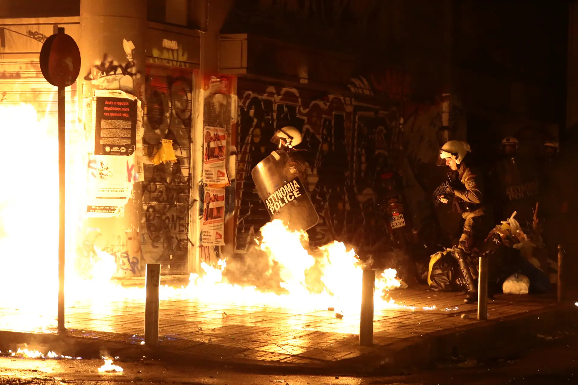 Manifestação em Atenas contra visita de Obama termina em confrontos