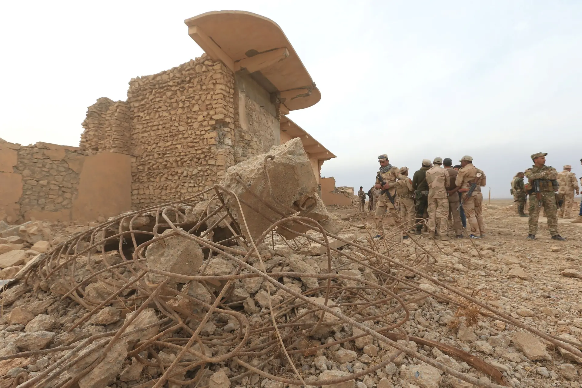 As forças iraquianas apoiadas por uma coligação internacional reconquistaram ao Daesh cidades como Nimrod e Mossul a 13 de novembro de 2016.