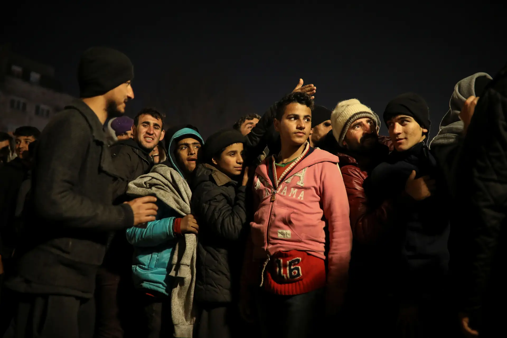 Migrantes são vítimas de más políticas, diz primeiro-ministro húngaro