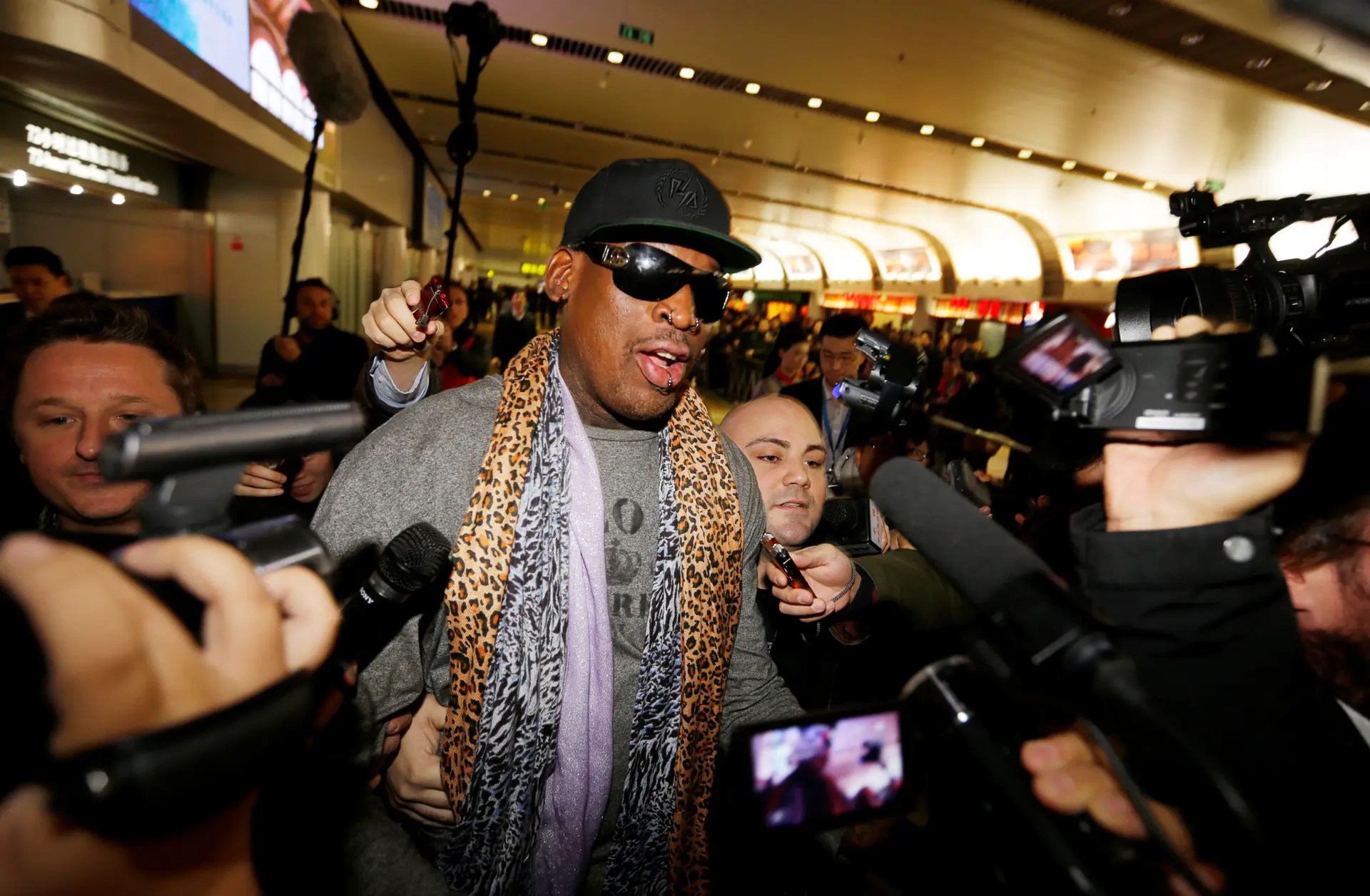 Ex-jogador da NBA Dennis Rodman acusado de causar um acidente e fugir