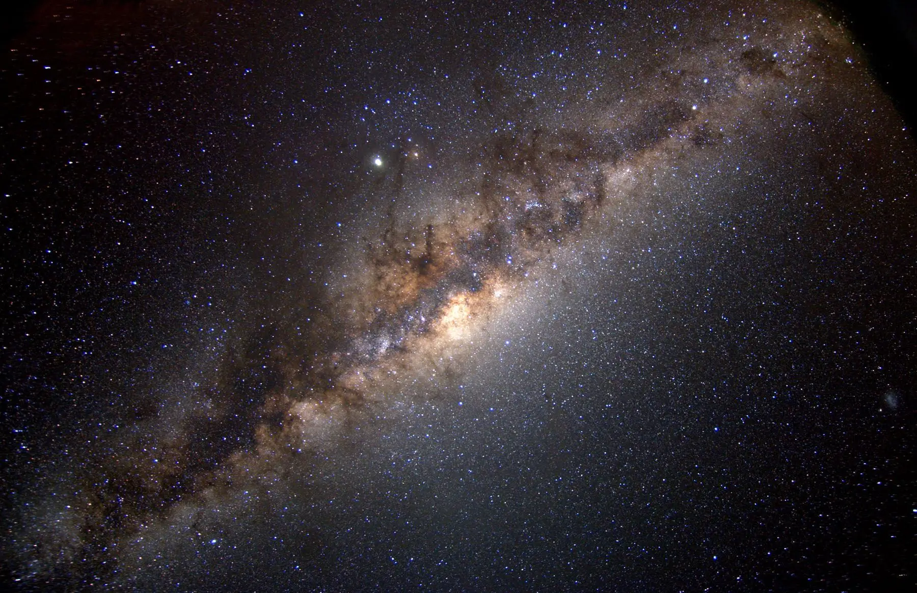 Astrónomos observam estado inicial de galáxias no Universo distante
