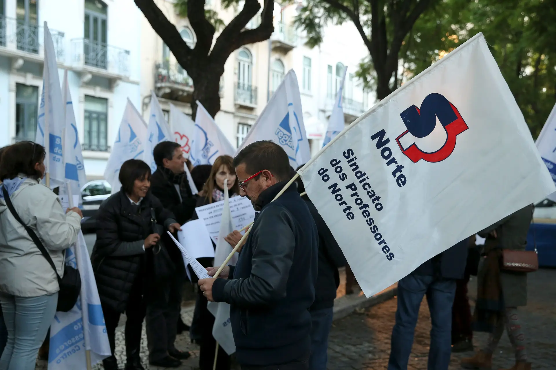 Aprovada vinculação extraordinária de mais de 3 mil professores precários