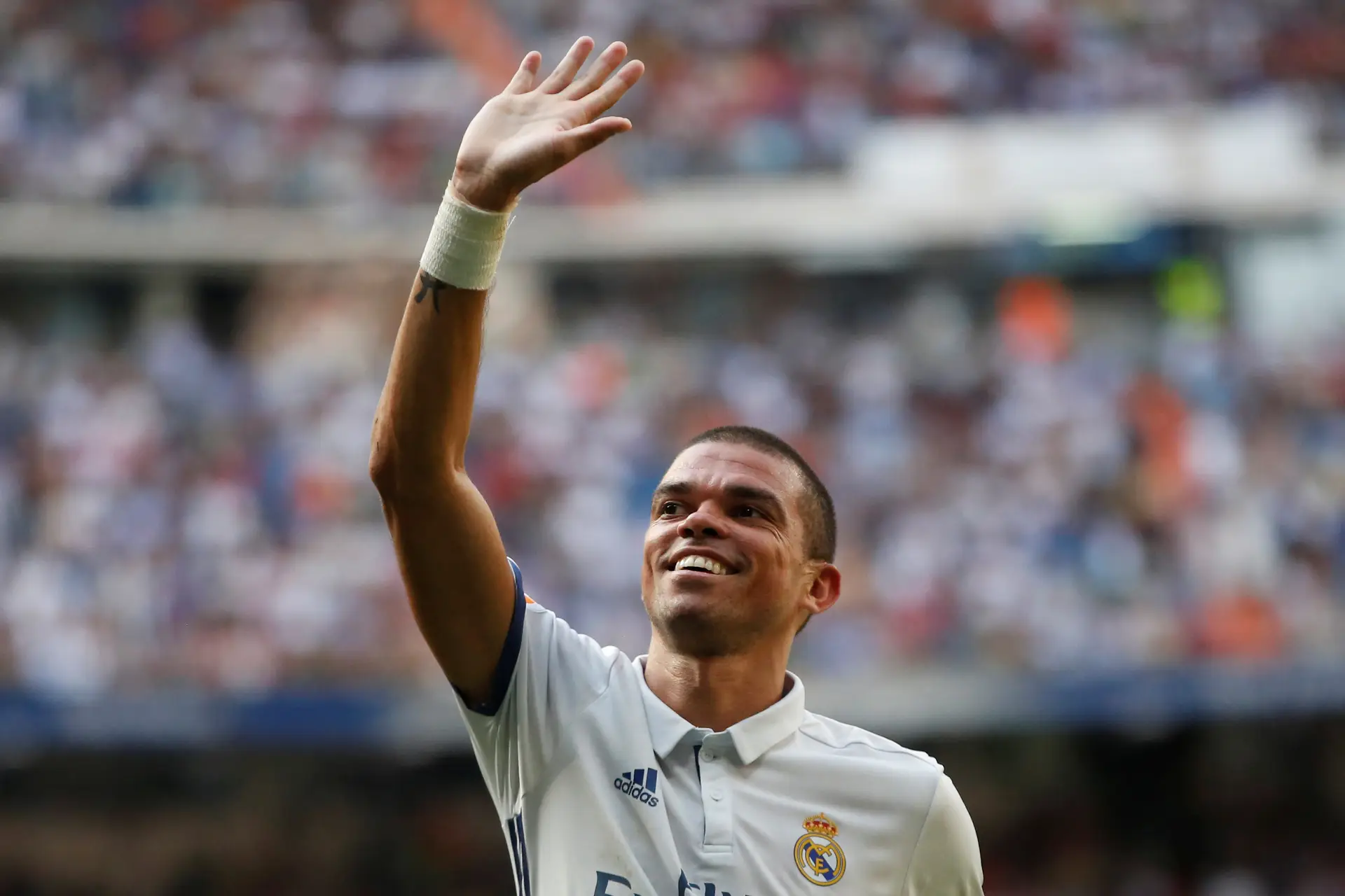 Pepe falha treino do Real Madrid devido a lesão no gémeo da perna esquerda