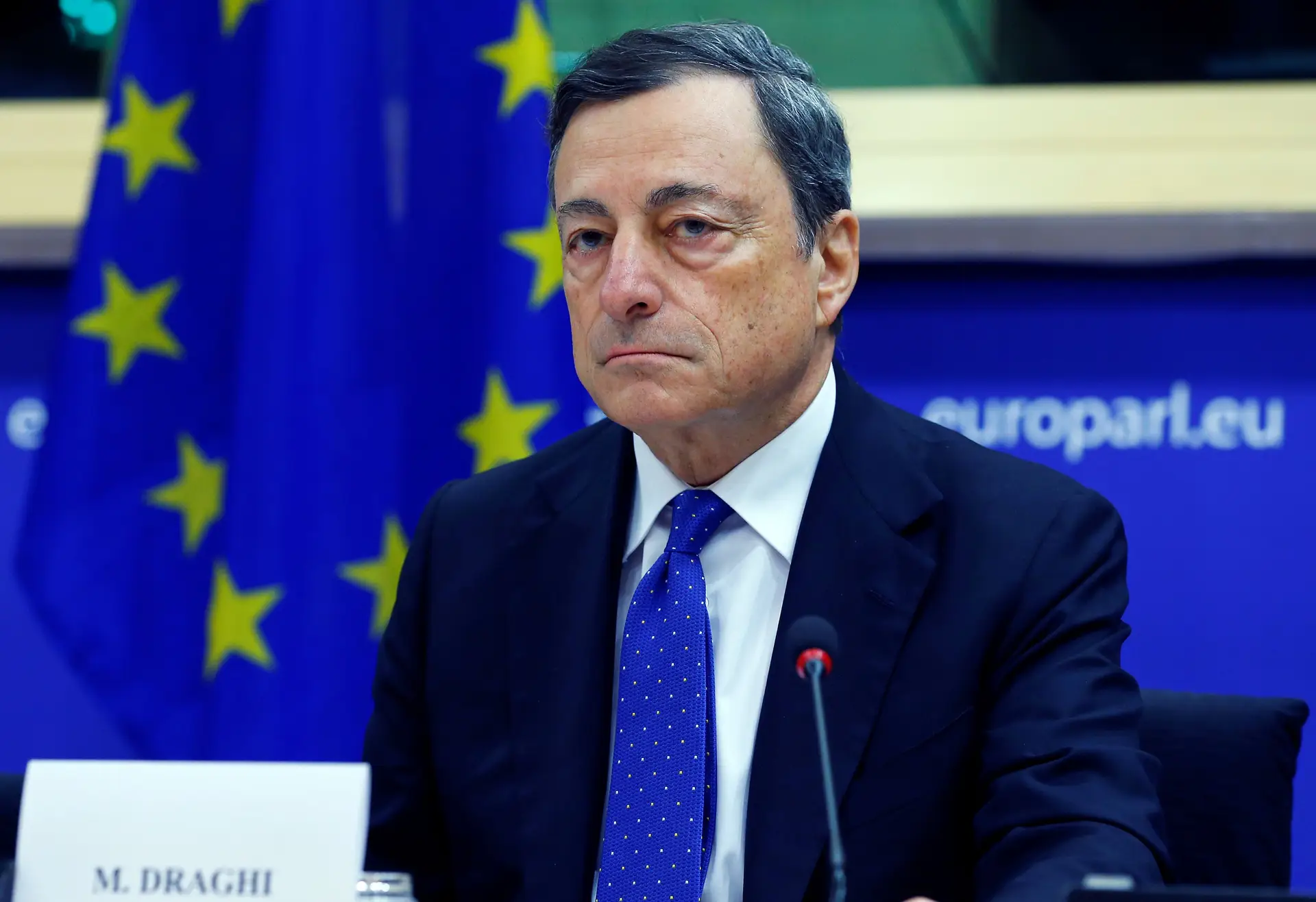 Draghi preocupado com a dívida grega
