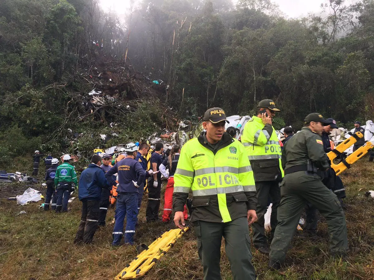 Avião poderá ter ficado sem combustível antes de cair