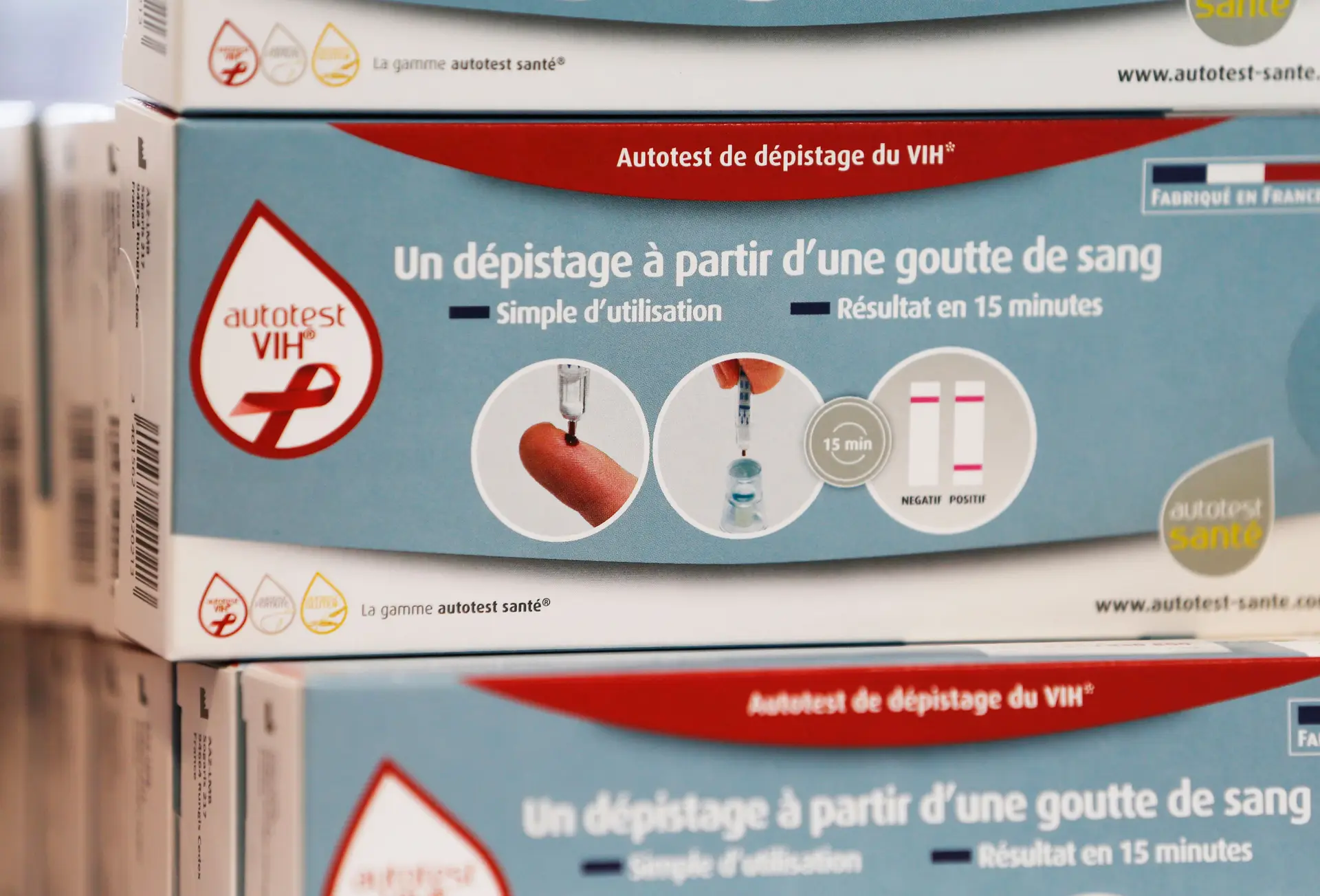 Testes caseiros vendidos em França.