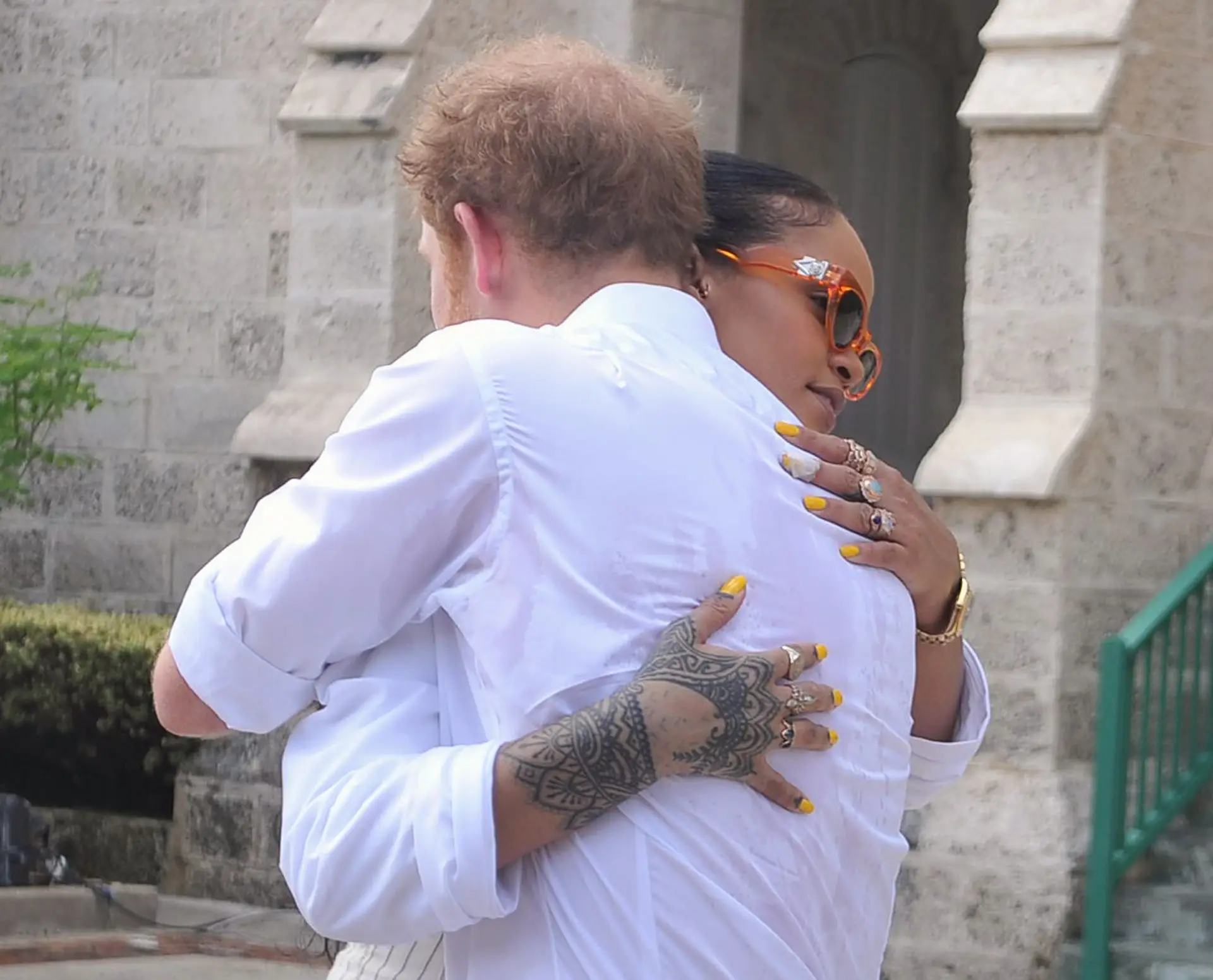 Quando o príncipe Harry conhece a Rihanna, isso é...
