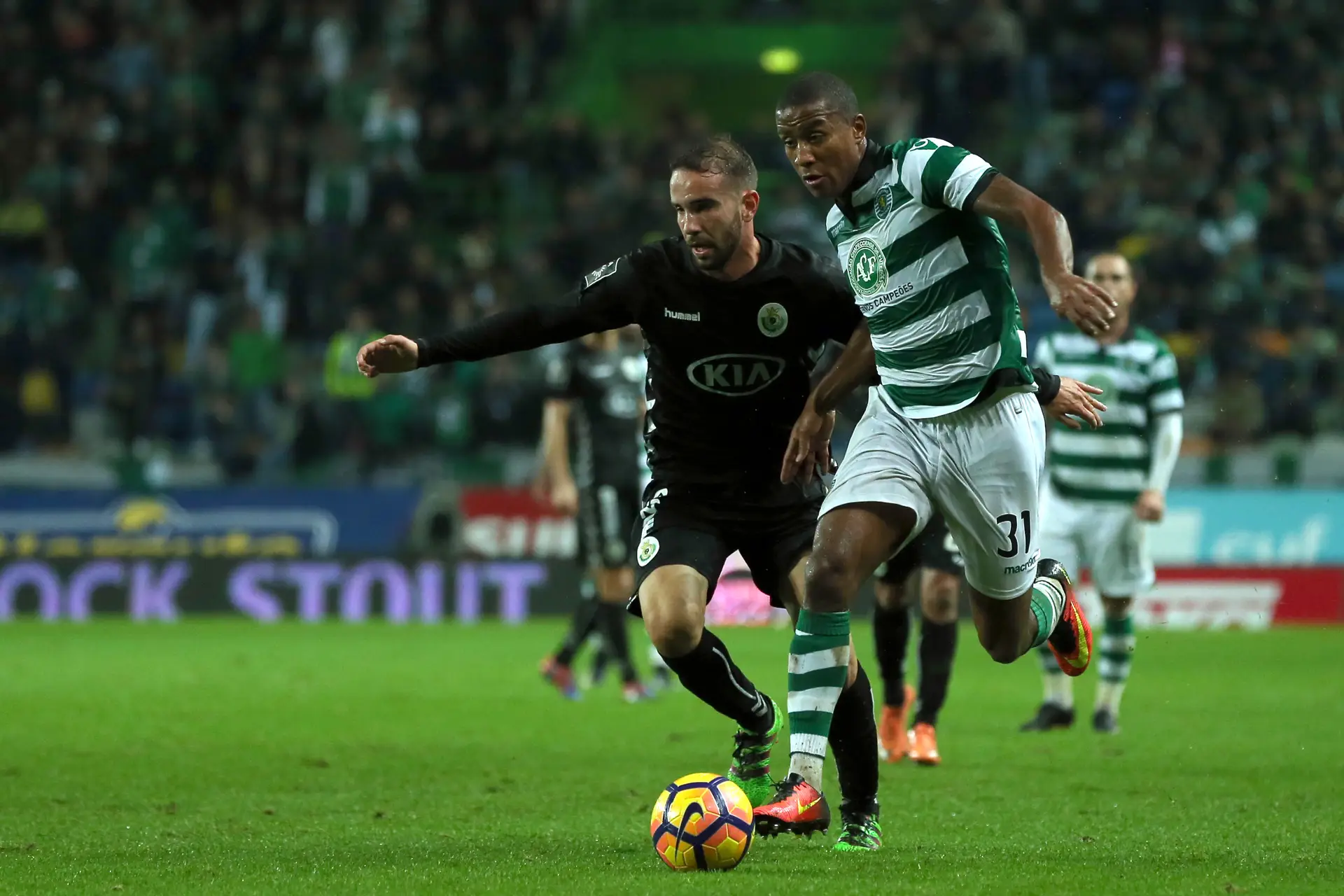 Sporting anuncia Zeegelaar no Watford