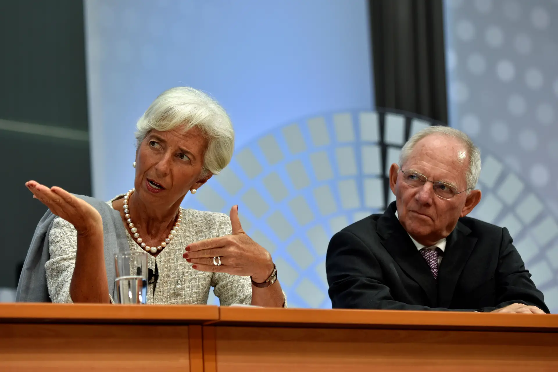 Schäuble receia fase de incerteza em Itália após demissão de Renzi