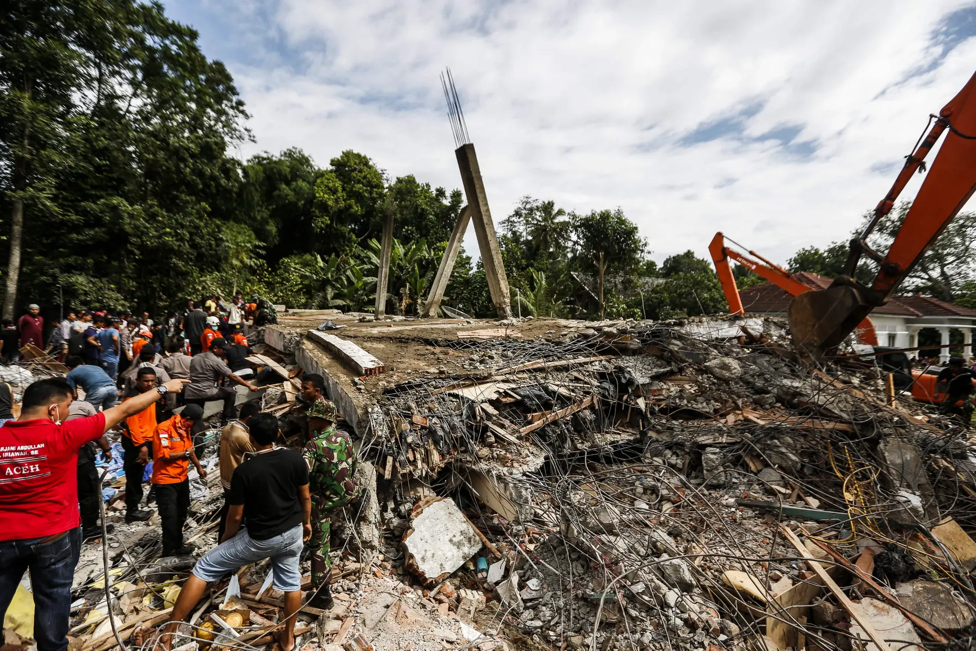 Mais de 50 mortos após sismo na Indonésia
