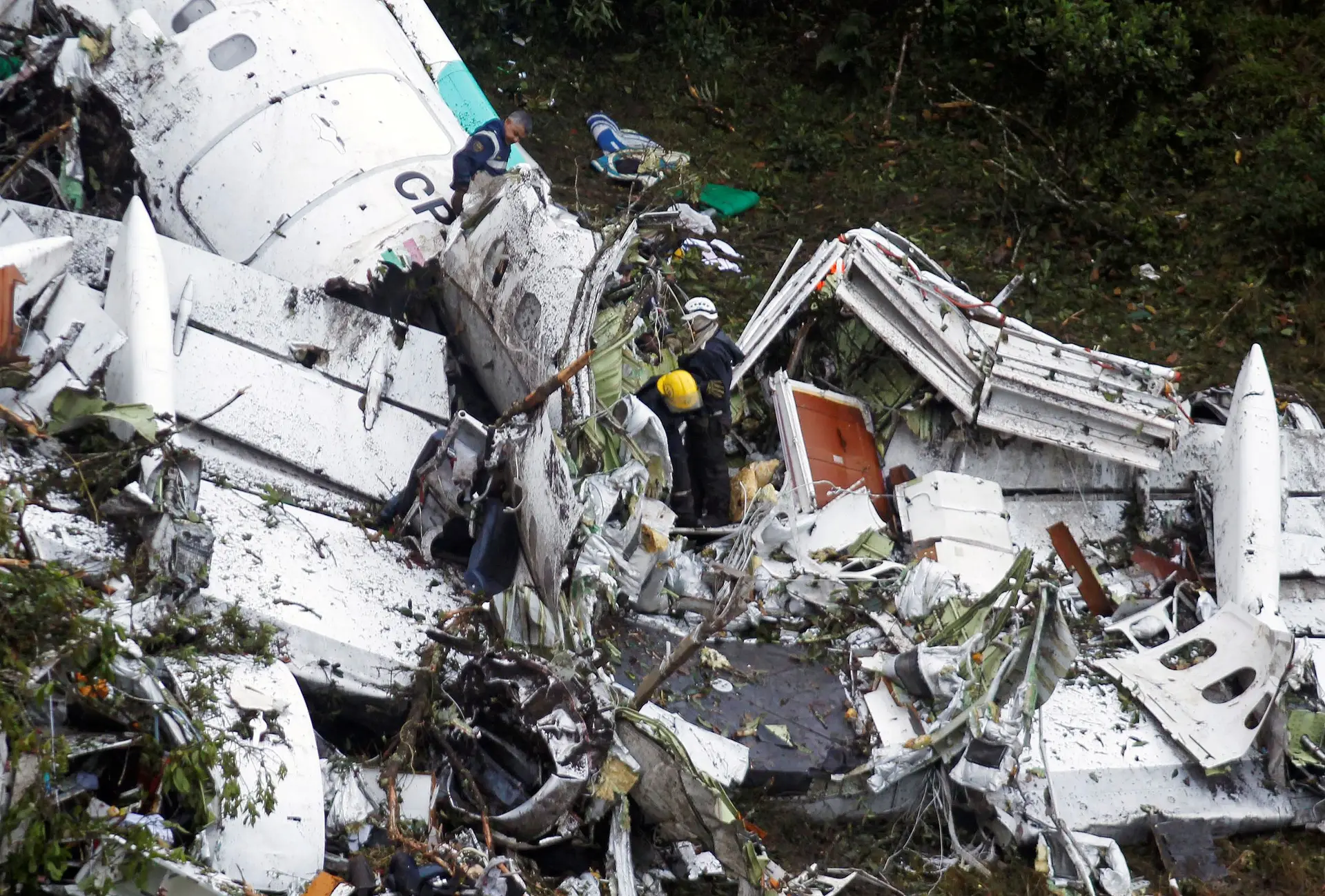 Funcionária que denunciou irregularidades no voo da Chapecoense diz ter sofrido pressões