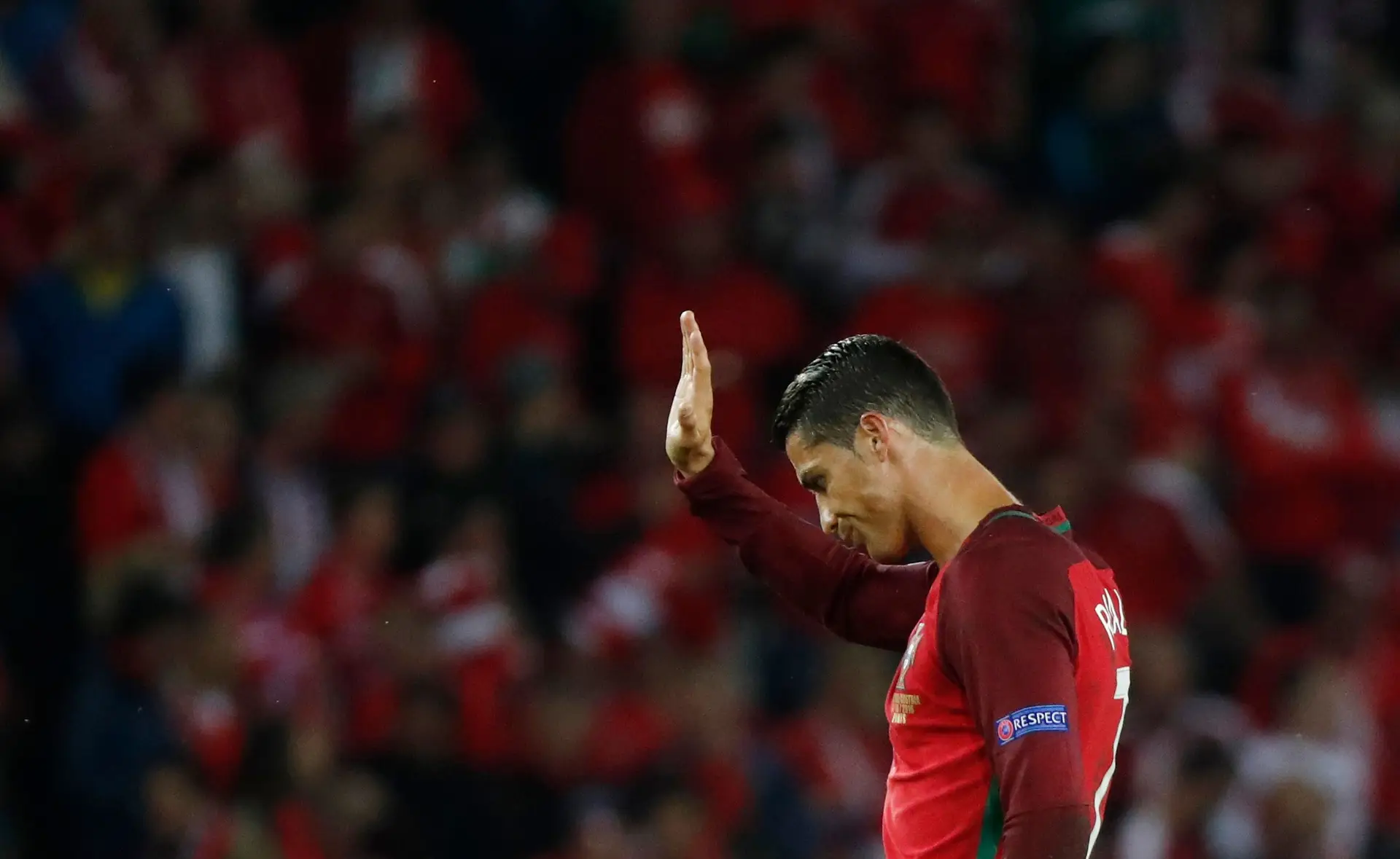 Pela seleção nacional, Ronaldo viveu o melhor ano da carreira. Na 2ª jornada da fase de grupos do Euro2016, isolou-se como o jogador mais internacional de sempre da equipa das quinas, somando o seu 128º jogo pelos "AA", mais um do que Luís Figo. Atualmente soma 136 internacionalizações.