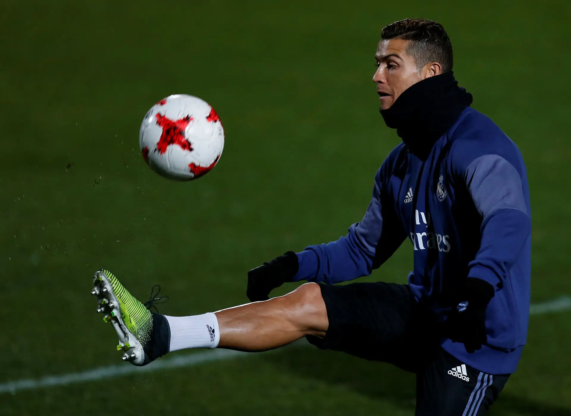 "Cristiano está motivado e quer provar que mereceu a Bola de Ouro"