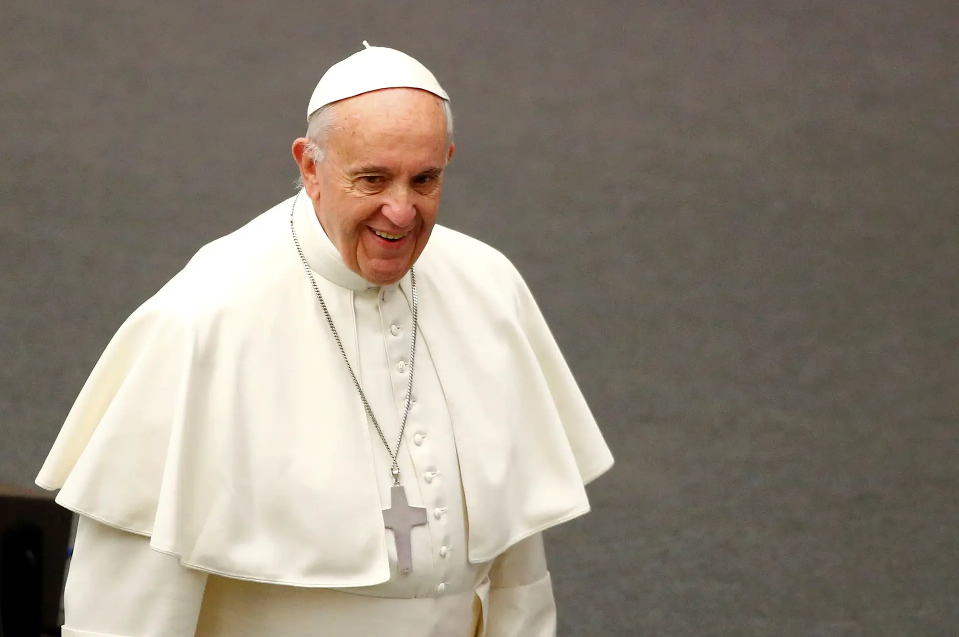 Papa aberto ao estudo de ordenação de homens casados
