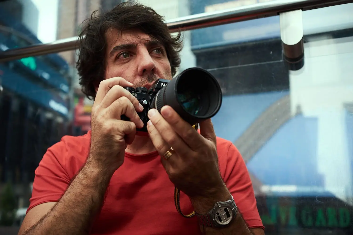 Na imagem, o correspondente da SIC na Ilha Terceira, Rui Caria.