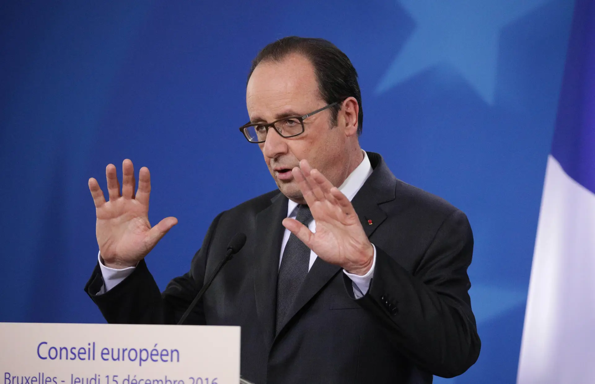 Hollande anuncia visita às tropas francesas no Iraque na segunda-feira
