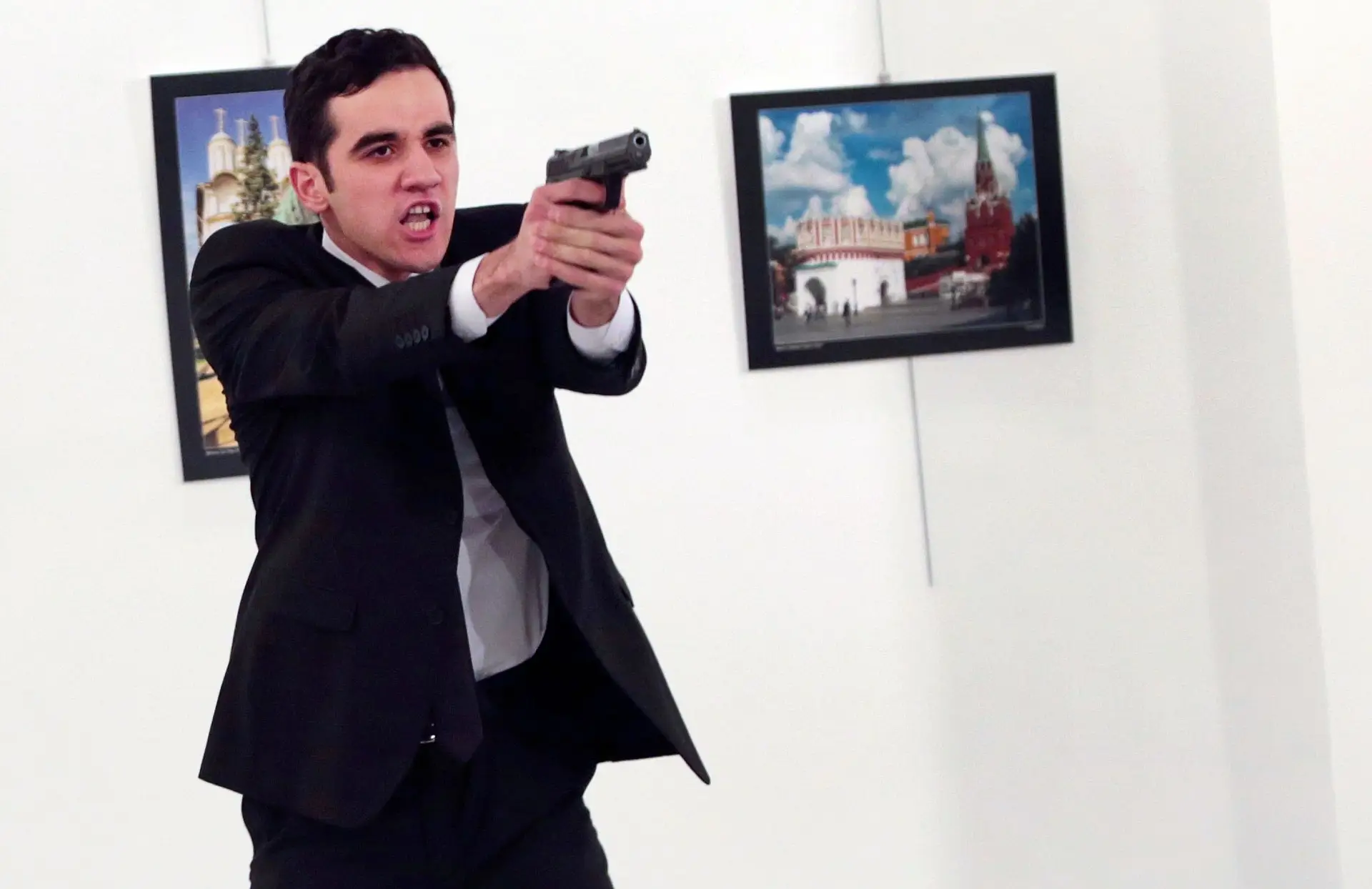 O testemunho do fotógrafo da AP que registou o assassínio do embaixador russo