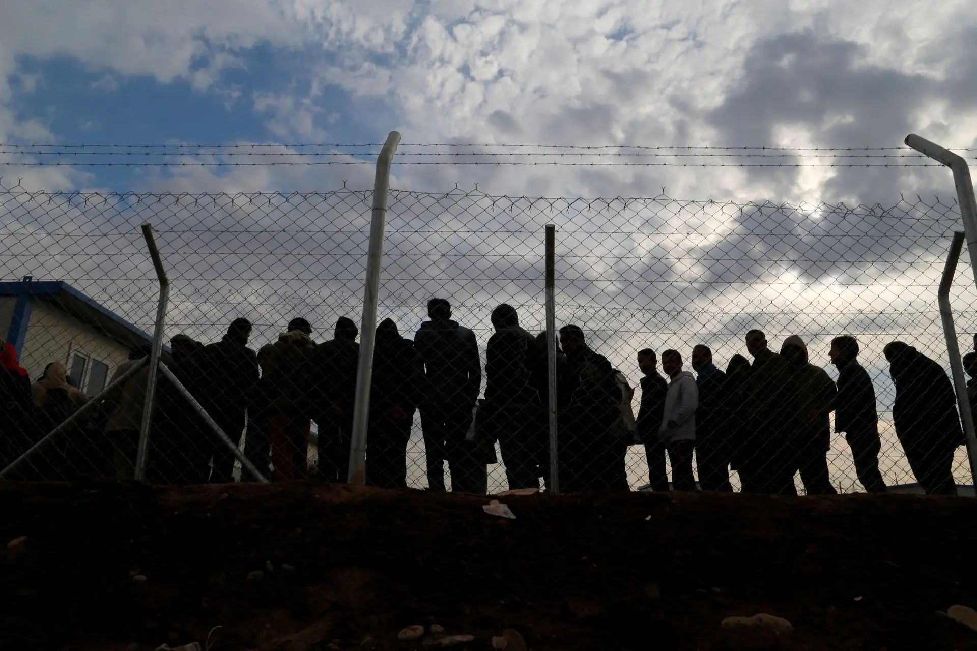 Espanha quer receber 17.000 refugiados até setembro de 2017