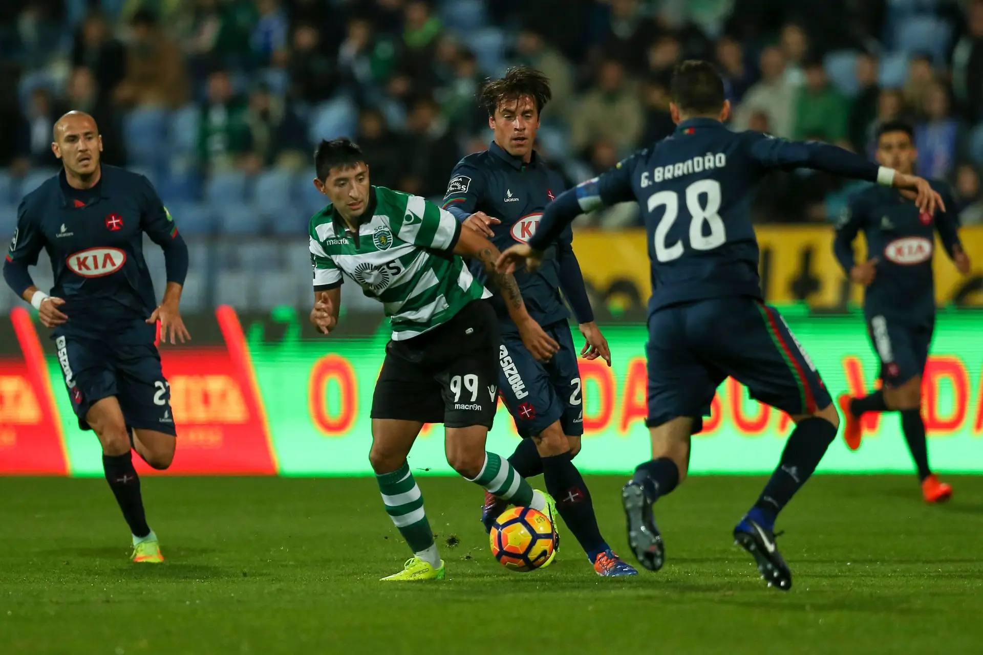 Sporting vence no Restelo com golo nos descontos
