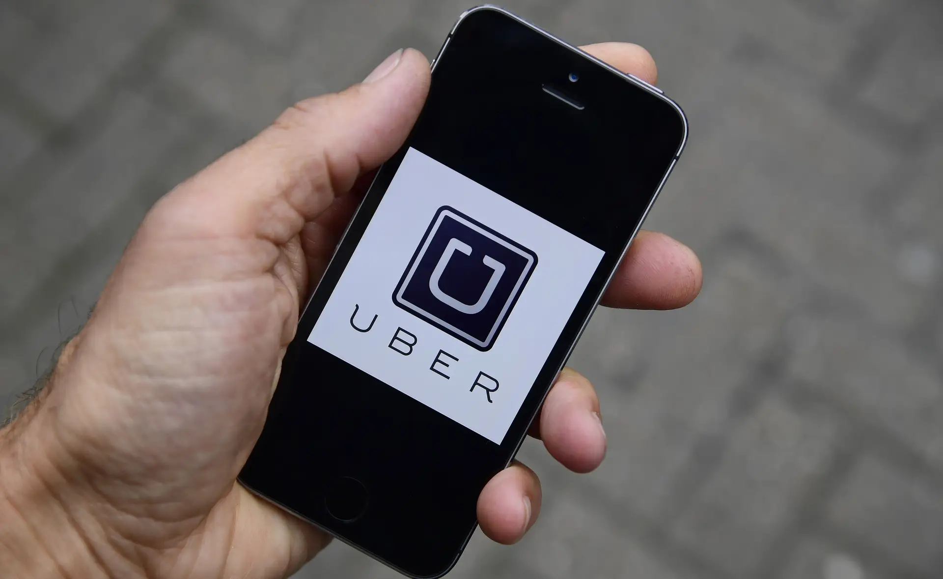 Homem processa Uber por ter causado o divórcio