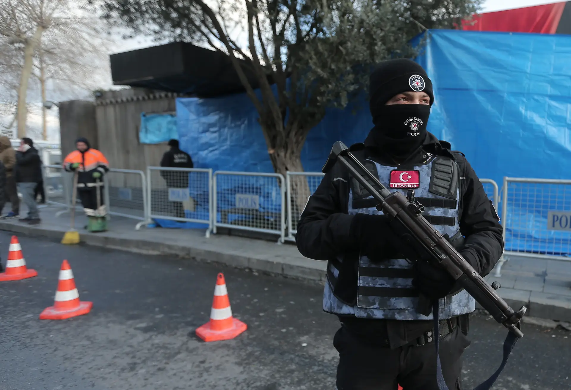 Polícia turca detém oito presumíveis suspeitos de ataque contra discoteca