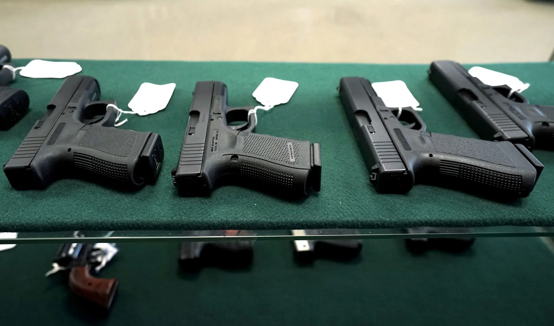 Ministério Público acusa 12 pessoas pelo furto de 55 pistolas Glock