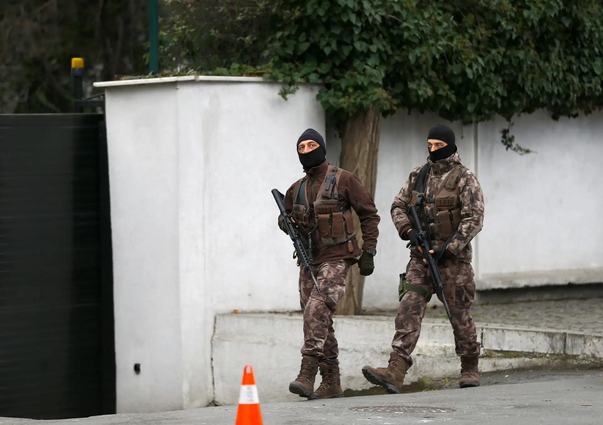 Polícia turca detém 20 suspeitos de pertencerem ao Daesh